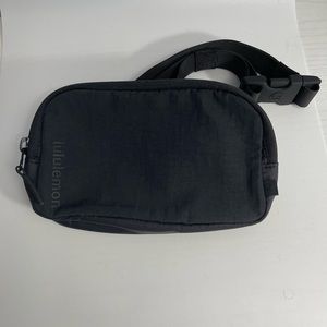Lululemon mini belt bag black